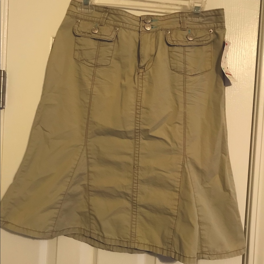 New with tags! Adorable juniors khaki skirt